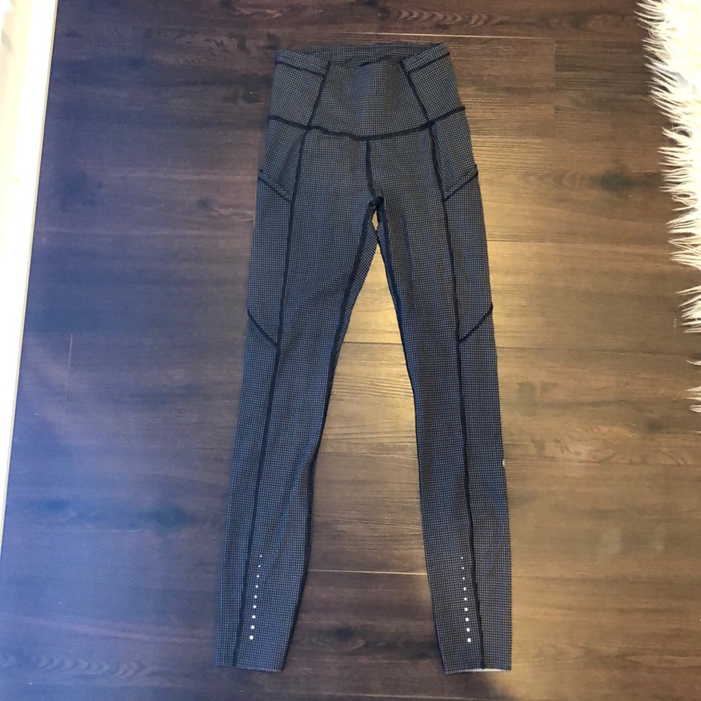 Lululemon black/white/gray pants size 2 soft